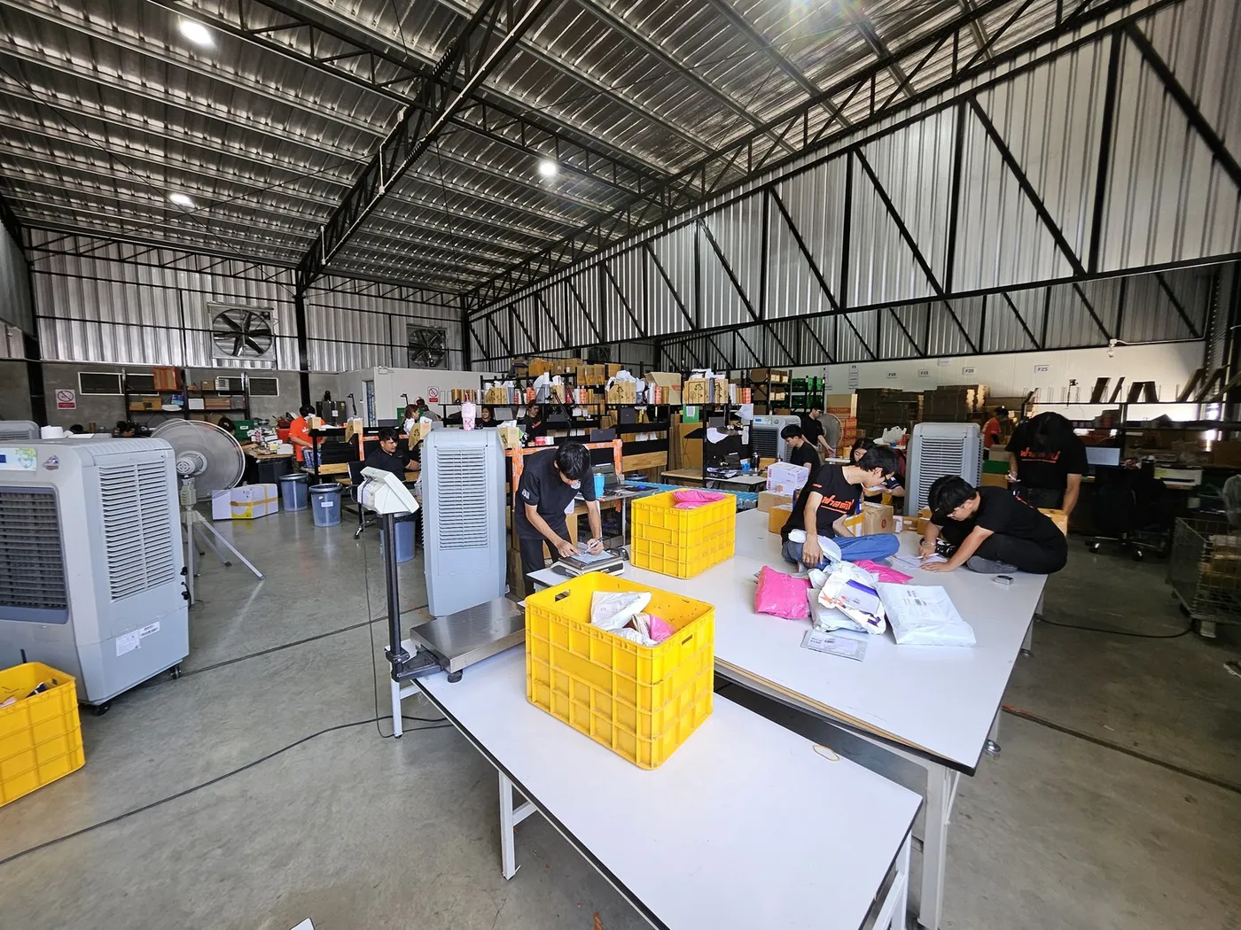 Packing stations inside the fulfilment hub